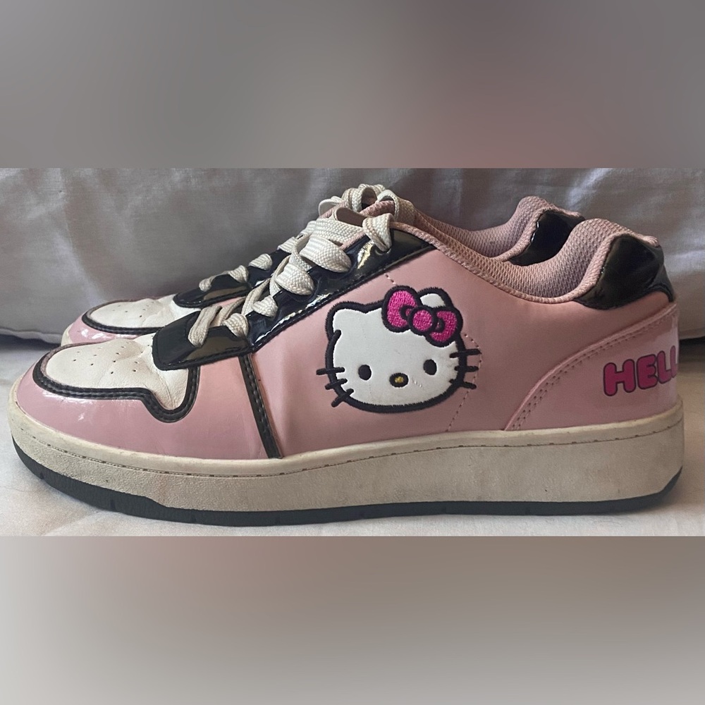HELLO KITTY by SANRIO PINK BLACK SNEAKERS SHOES LIMITED EDITION WOMENS SIZE 7